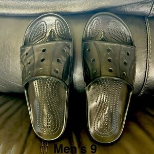 Crocs, only worn a few times, M9, W11